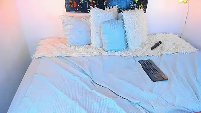 Snapshot of cloe_bridgee chatting on December 22, 9:22 am cloe bridgee online show from December 22, 9:22 am