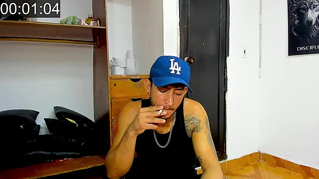 Snapshot of hard_Sex_No_Mercy chatting on May 17, 6:33 am hard Sex No Mercy online show from May 17, 6:33 am
