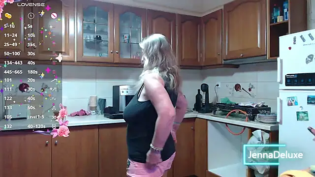 JennaDeluxe online show from June 13, 7:06 am
