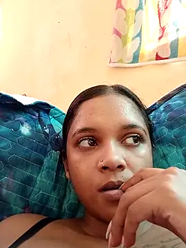 Snapshot of Indianqueen03 chatting on May 6, 12:32 pm Indianqueen03 online show from May 6, 12:32 pm