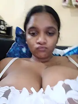 Snapshot of Indianqueen03 chatting on June 1, 6:20 pm Indianqueen03 online show from June 1, 6:20 pm