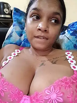 Snapshot of Indianqueen03 chatting on June 3, 5:18 pm Indianqueen03 online show from June 3, 5:18 pm