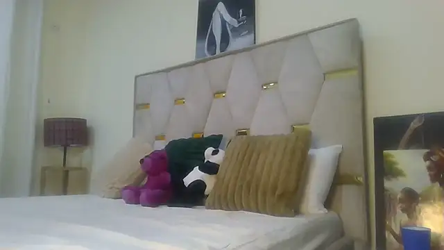 Snapshot of Fine_assie chatting on February 10, 6:20 am Fine assie online show from February 10, 6:20 am