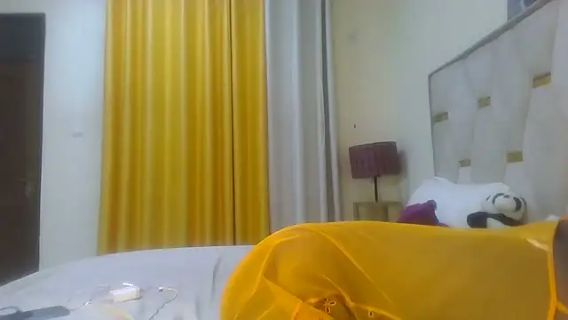 Snapshot of Fine_assie chatting on February 17, 1:36 am Fine assie online show from February 17, 1:36 am