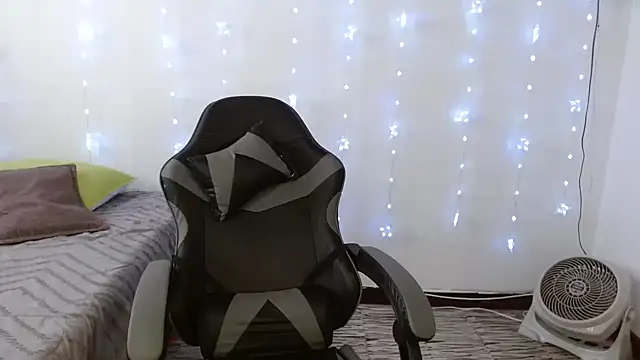 Snapshot of _diana_cute chatting on January 9, 3:59 pm diana cute online show from January 9, 3:59 pm