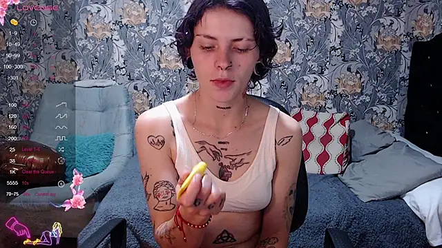 Snapshot of pretty_cristal69 chatting on June 24, 12:20 am pretty cristal69 online show from June 24, 12:20 am