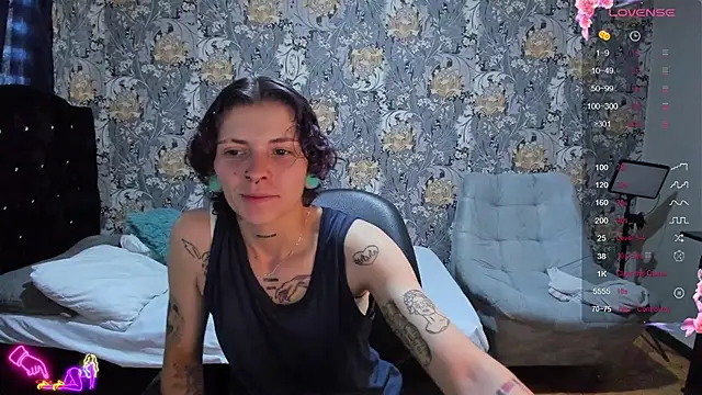Snapshot of pretty_cristal69 chatting on July 11, 1:03 pm pretty cristal69 online show from July 11, 1:03 pm
