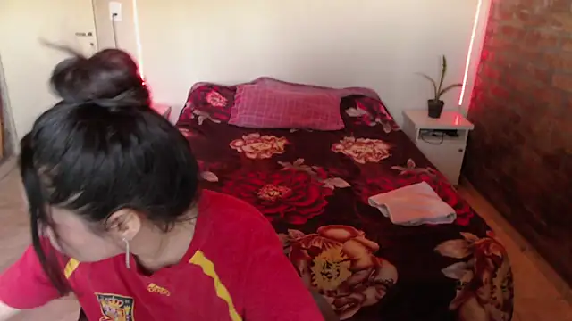 KityEstrover online show from December 3, 12:38 pm