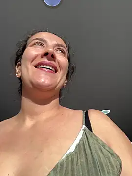 Snapshot of Rousse92 chatting on June 2, 10:12 pm Rousse92 online show from June 2, 10:12 pm