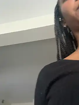 Your Paris online show from February 7, 9:37 pm