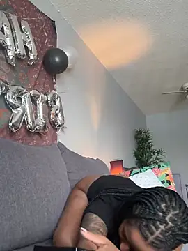 Your Paris online show from February 9, 11:57 pm