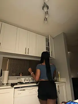 Your Paris online show from February 18, 2:59 am