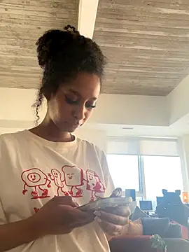 Your Paris online show from December 19, 4:58 pm