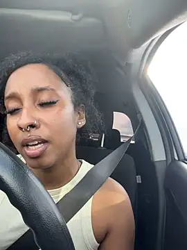 Your Paris online show from February 15, 8:05 pm