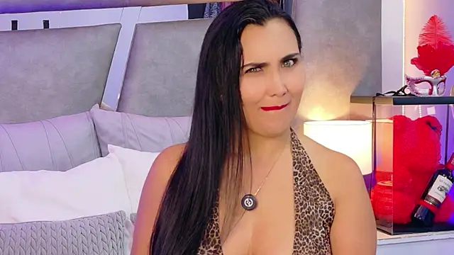 Snapshot of Evangeline_Taylorr chatting on November 5, 8:42 pm Evangeline Taylorr online show from November 5, 8:42 pm