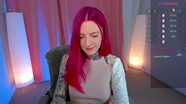 Snapshot of Roxy_____ chatting on February 6, 6:35 pm Roxy online show from February 6, 6:35 pm