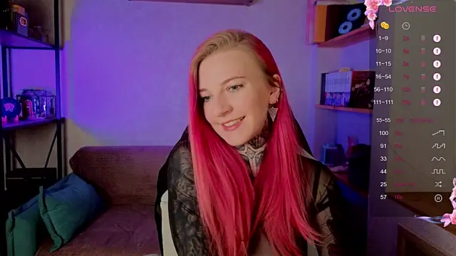 Snapshot of Roxy_____ chatting on October 4, 8:40 pm Roxy online show from October 4, 8:40 pm