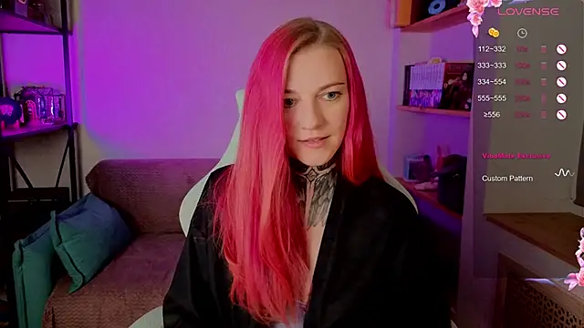 Snapshot of Roxy_____ chatting on October 5, 8:29 pm Roxy online show from October 5, 8:29 pm