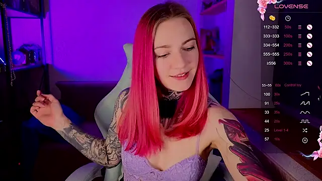 Snapshot of Roxy_____ chatting on December 13, 8:47 pm Roxy online show from December 13, 8:47 pm