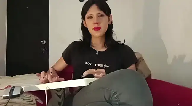 Snapshot of lucydreamm chatting on December 17, 2:55 am lucydreamm online show from December 17, 2:55 am