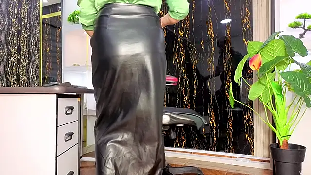 MissEscarleth online show from July 1, 2:57 am