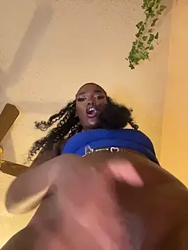 Snapshot of magicalc00ch chatting on February 9, 12:49 am magicalc00ch online show from February 9, 12:49 am