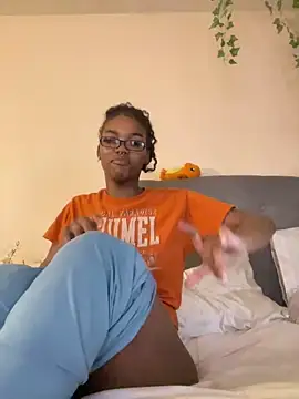 Snapshot of magicalc00ch chatting on February 12, 12:12 pm magicalc00ch online show from February 12, 12:12 pm