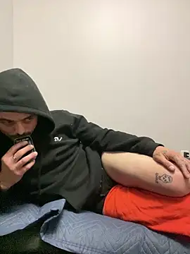 JustTylerr online show from June 4, 5:46 am