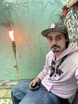 JustTylerr online show from June 9, 11:00 am