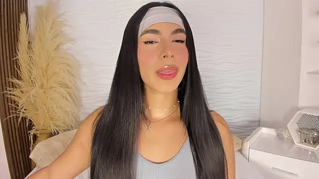 IsabelleFoxx  online show from December 17, 10:05 pm