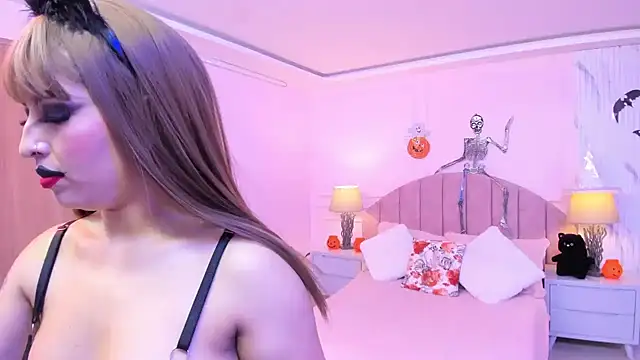 Snapshot of MadelaineJones chatting on October 23, 8:07 pm MadelaineJones online show from October 23, 8:07 pm