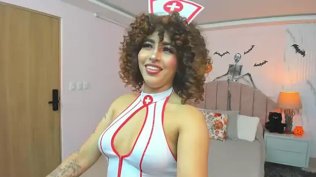 Snapshot of MadelaineJones chatting on October 29, 8:10 pm MadelaineJones online show from October 29, 8:10 pm