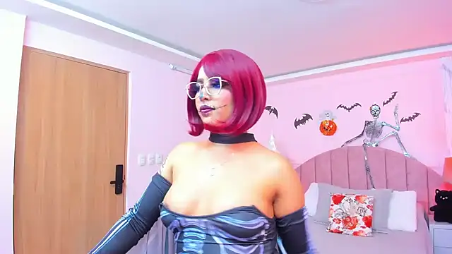 Snapshot of MadelaineJones chatting on October 31, 5:47 pm MadelaineJones online show from October 31, 5:47 pm