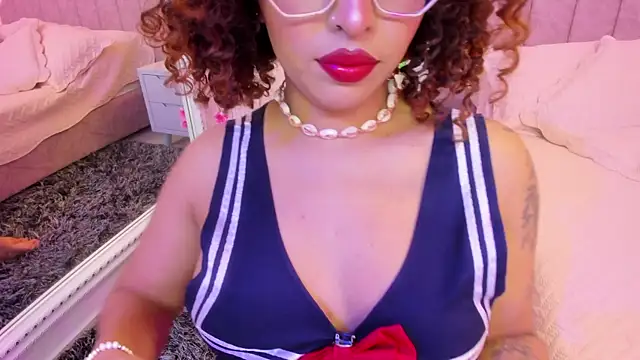 Snapshot of MadelaineJones chatting on June 27, 12:22 pm MadelaineJones online show from June 27, 12:22 pm