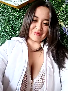 Snapshot of Cristal__04 chatting on December 16, 10:24 pm Cristal 04 online show from December 16, 10:24 pm