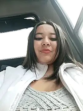 Snapshot of Cristal__04 chatting on December 17, 6:31 pm Cristal 04 online show from December 17, 6:31 pm
