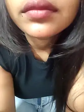 Snapshot of MohiniHott chatting on February 13, 6:20 am MohiniHott online show from February 13, 6:20 am