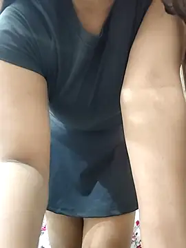 Snapshot of MohiniHott chatting on August 2, 10:03 am MohiniHott online show from August 2, 10:03 am