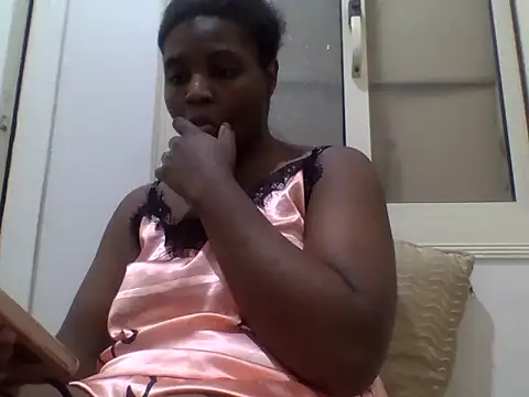 Snapshot of queenzuena chatting on May 8, 9:53 pm queenzuena online show from May 8, 9:53 pm