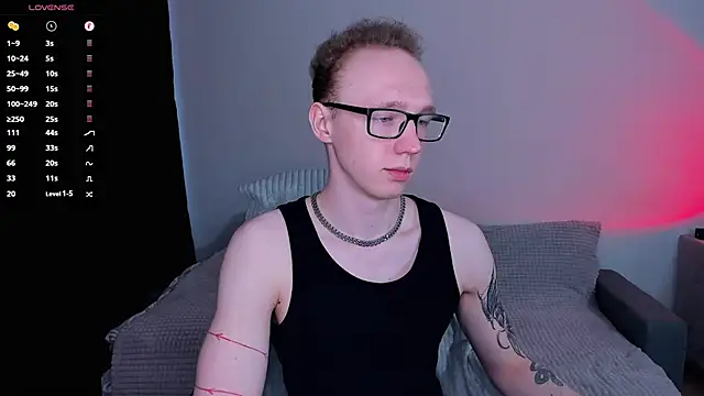 Snapshot of Alex_silents chatting on May 31, 2:35 pm Alex silents online show from May 31, 2:35 pm