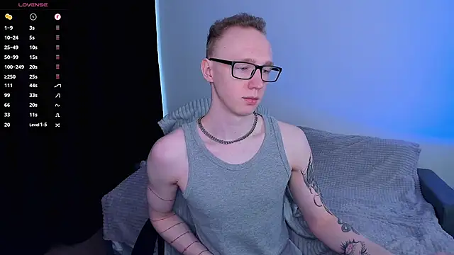 Snapshot of Alex_silents chatting on June 5, 1:06 pm Alex silents online show from June 5, 1:06 pm