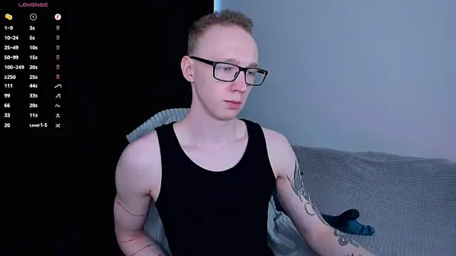 Snapshot of Alex_silents chatting on June 8, 2:06 pm Alex silents online show from June 8, 2:06 pm