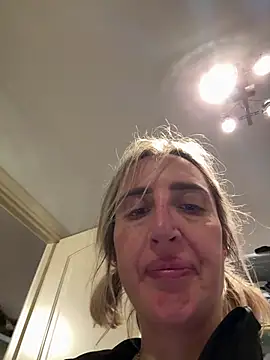 casalinga88 online show from March 17, 8:40 pm