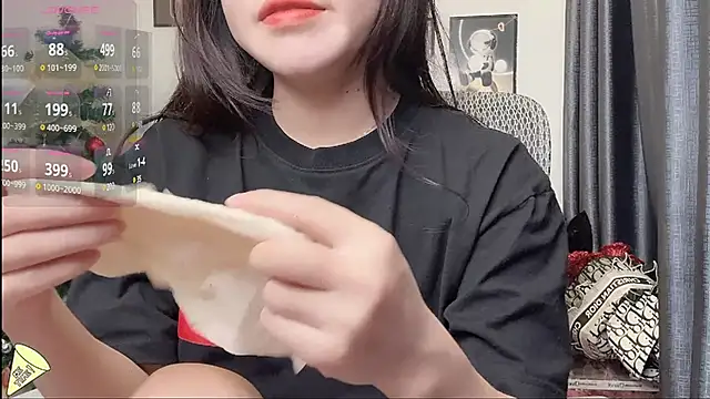 Snapshot of Berrysweet_68 chatting on February 12, 1:37 pm Berrysweet 68 online show from February 12, 1:37 pm