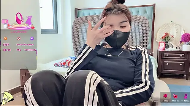 Snapshot of Berrysweet_68 chatting on November 6, 2:34 am Berrysweet 68 online show from November 6, 2:34 am