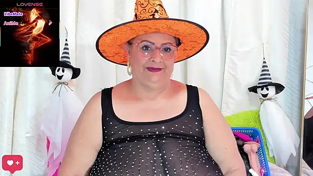 Snapshot of BBW_salome chatting on October 27, 8:46 pm BBW salome online show from October 27, 8:46 pm