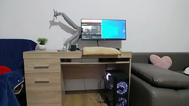 Snapshot of KarlyGray10 chatting on December 10, 5:17 am KarlyGray10 online show from December 10, 5:17 am