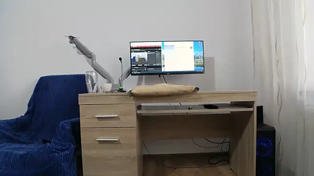 Snapshot of KarlyGray10 chatting on March 5, 5:40 am KarlyGray10 online show from March 5, 5:40 am