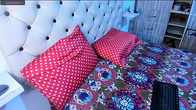 Krystal Cruz online show from March 3, 11:11 am