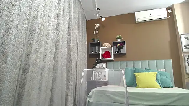 Snapshot of RebecaBlackx chatting on October 21, 6:25 am RebecaBlackx online show from October 21, 6:25 am